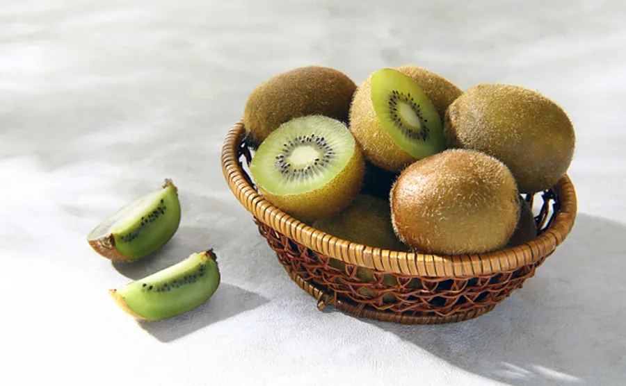 みずみずしいキウイフルーツの画像